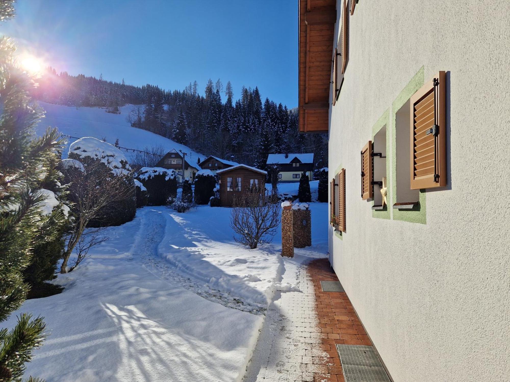 Appartement Bergtraeume Haus im Ennstal Exterior photo